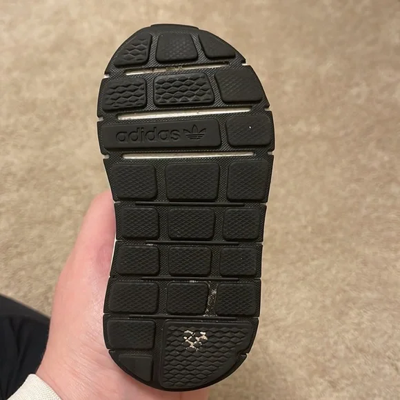 COPY - Adidas size 5 toddler sneakers - Picture 3 of 5